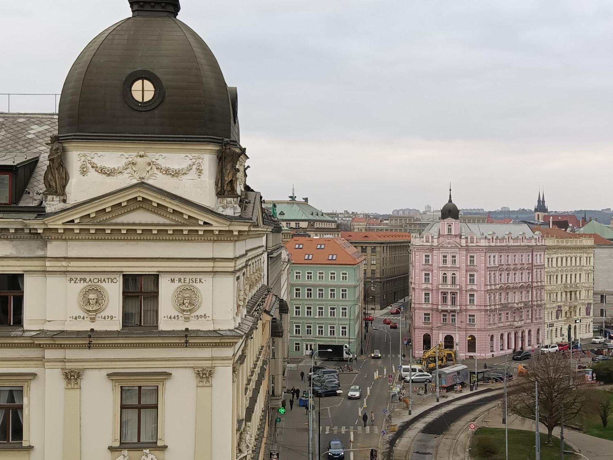 Powder Tower Suites Praga Exterior foto